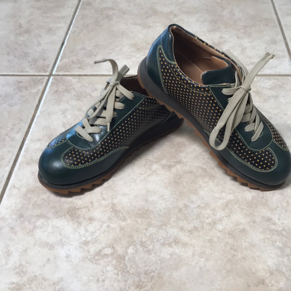 Dooney & Bourke sneakers size 8